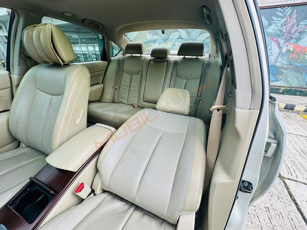 Mobil Nissan Teana 2011