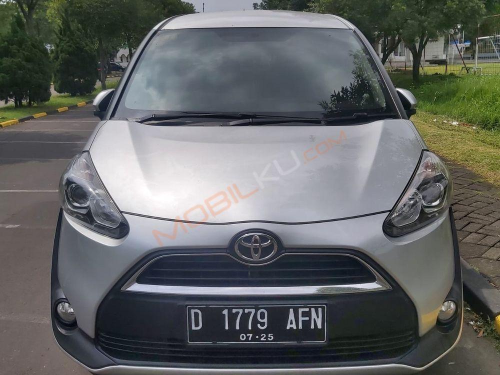 Mobil Toyota Sienta 2017