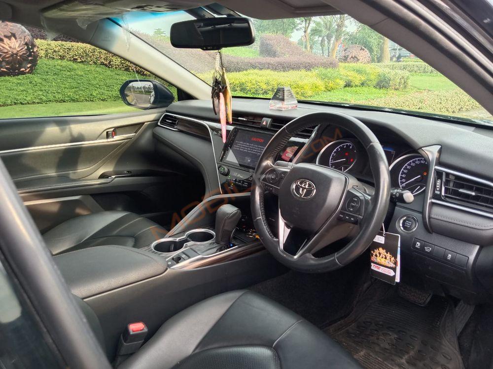 Mobil Toyota Camry 2020