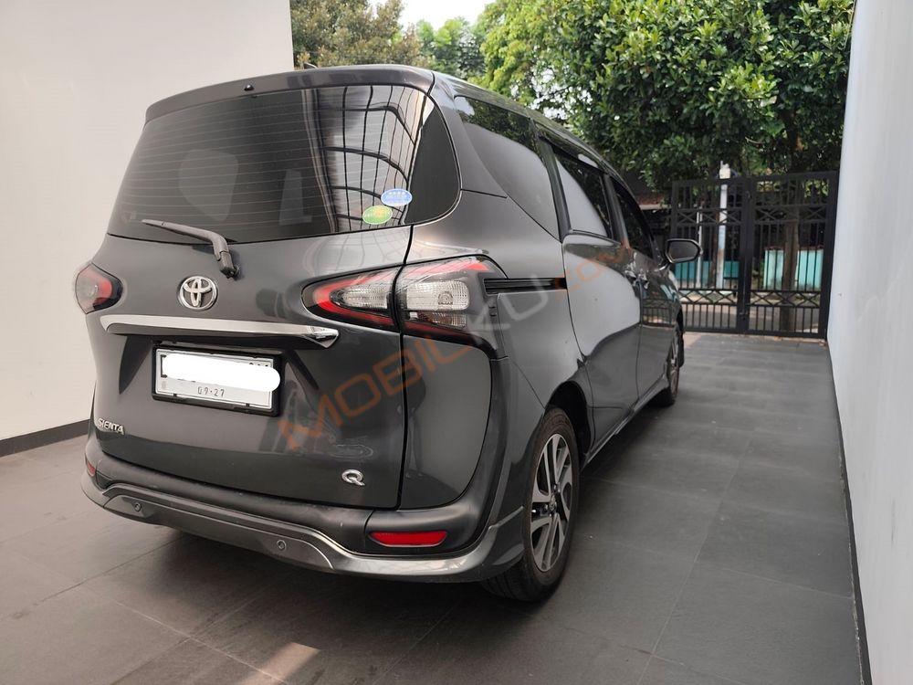 Mobil Toyota Sienta 2017