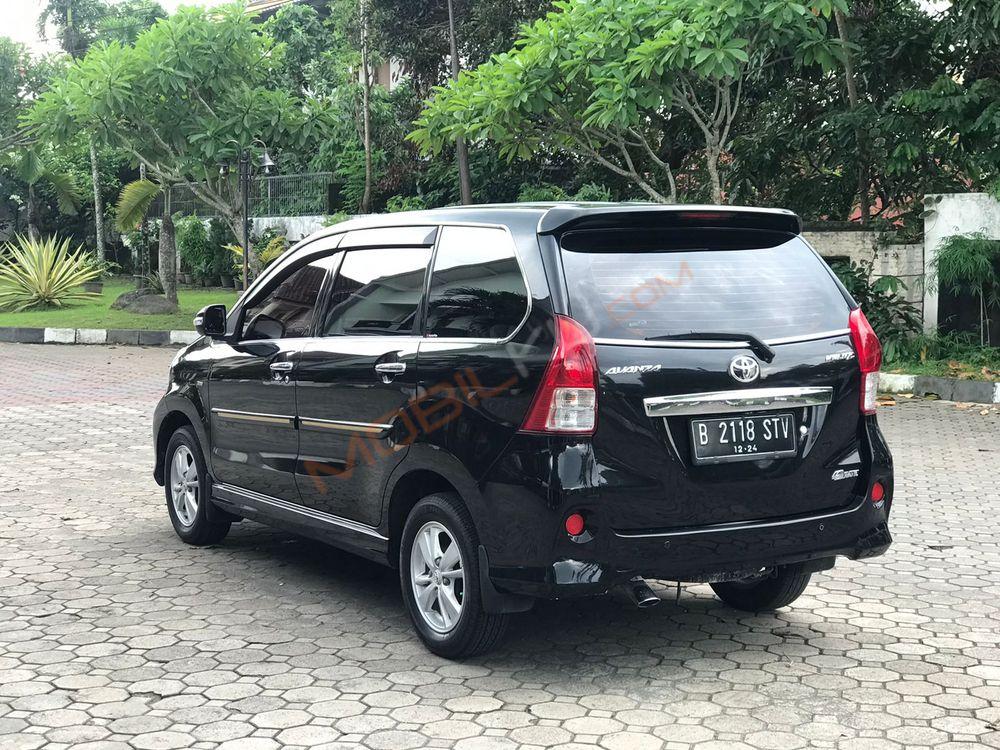 Mobil Toyota Avanza 2014
