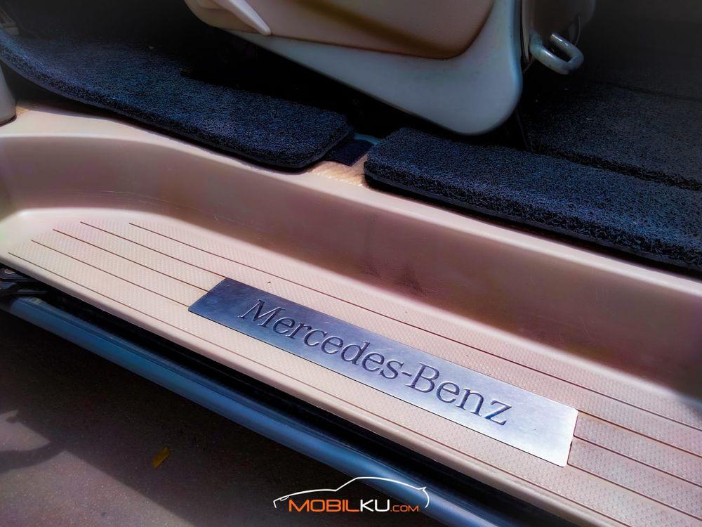 Mobil Mercedes-Benz Viano 2010