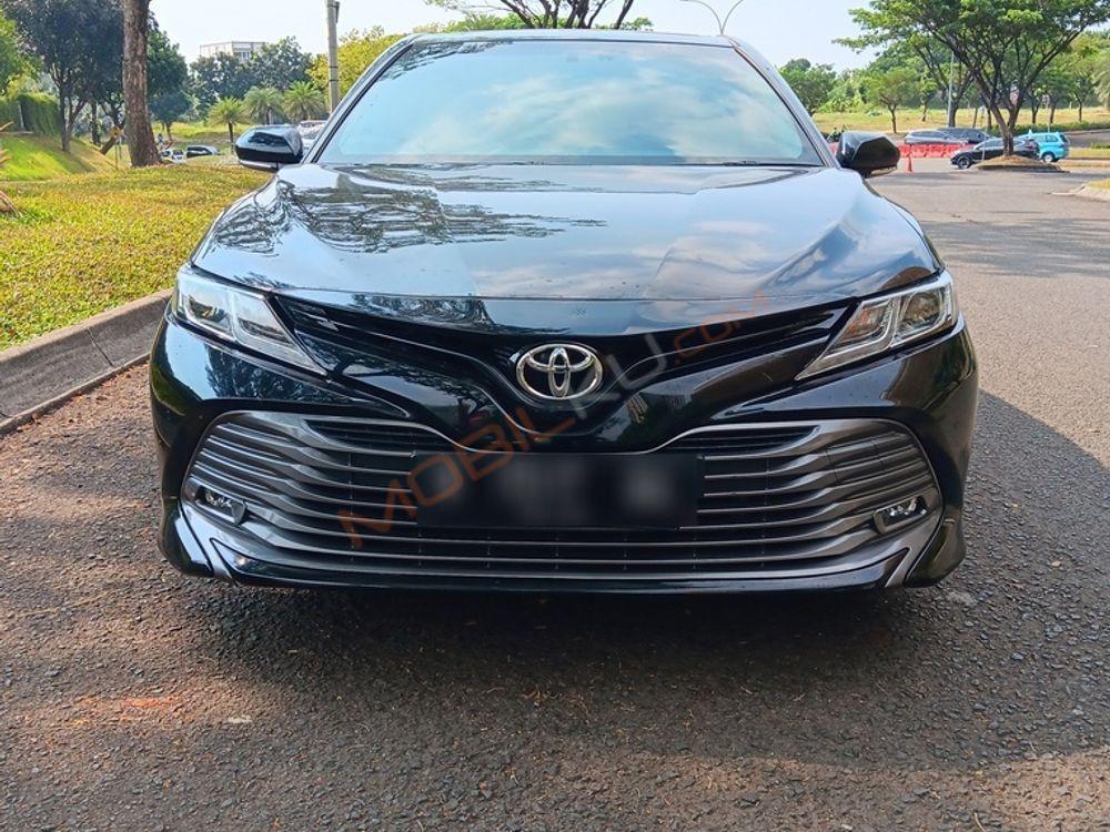 Mobil Toyota Camry 2020