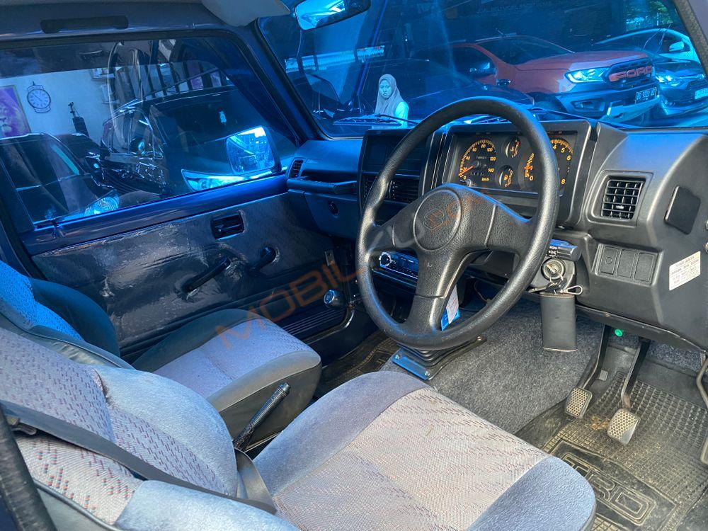 Mobil Suzuki Katana 2005