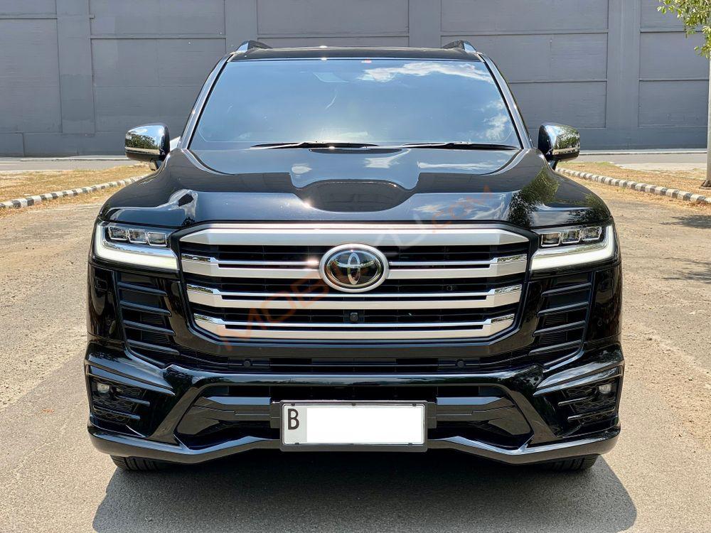 Mobil Toyota Land Cruiser 2023