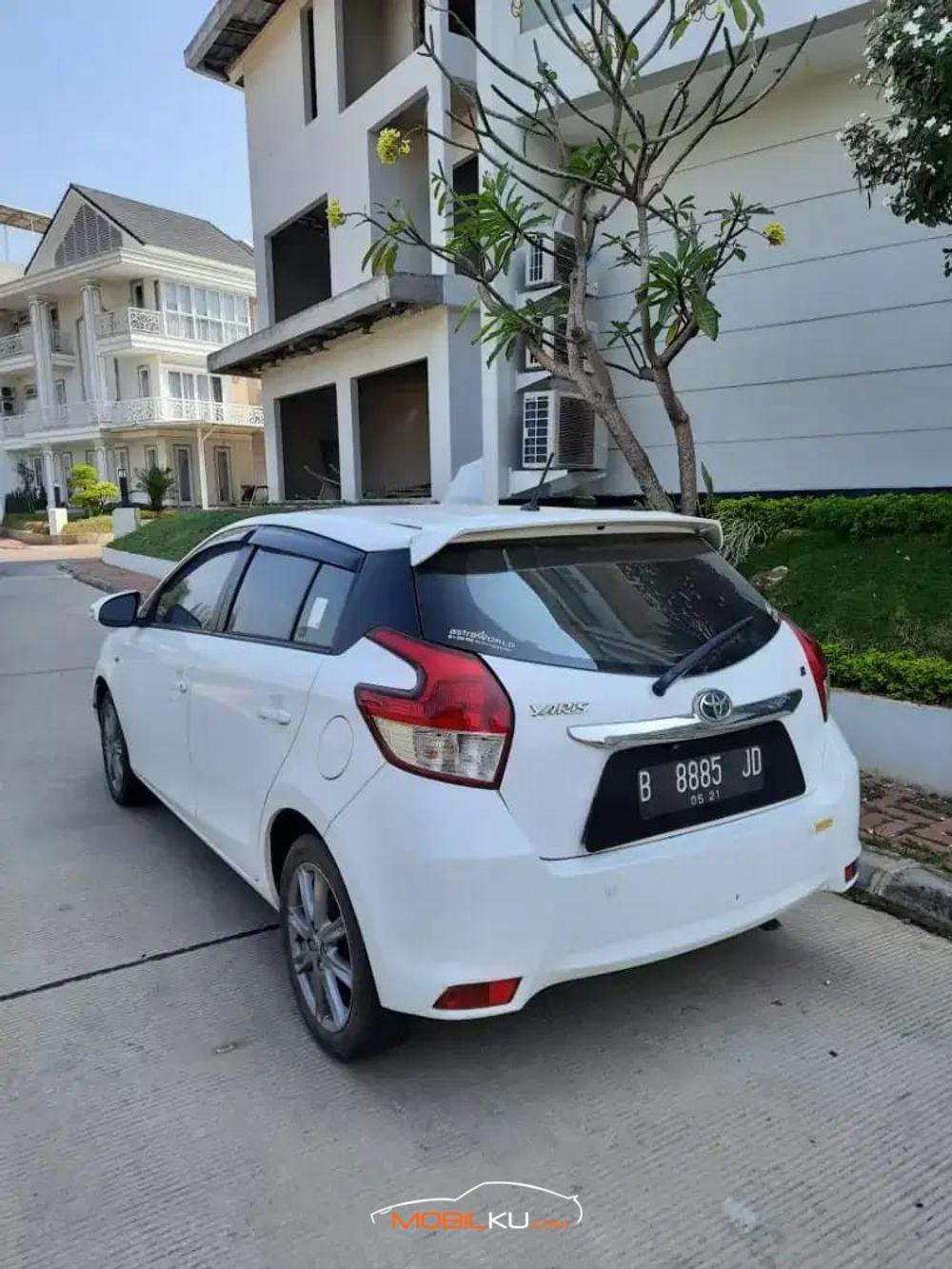 Mobil Toyota Yaris 2016