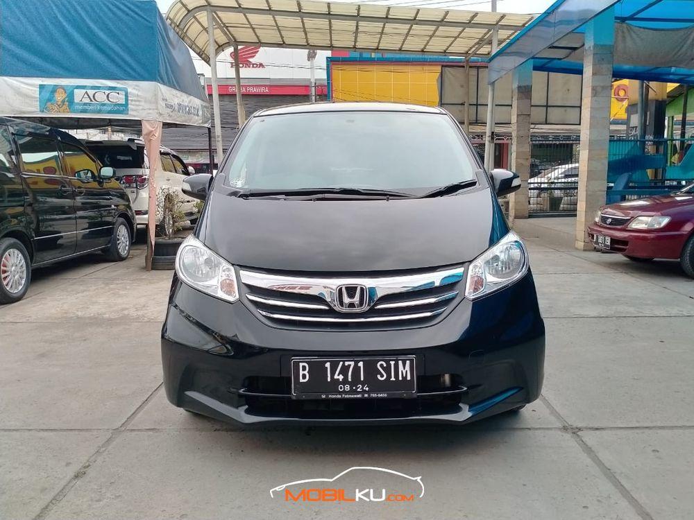 Mobil Honda Freed 2014