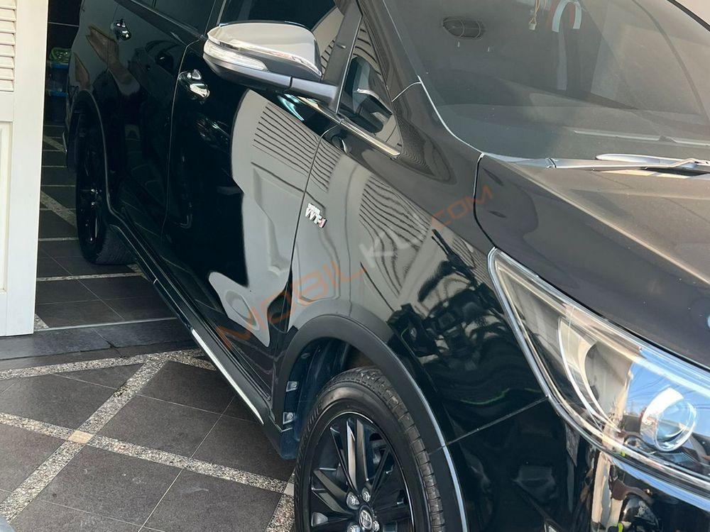 Mobil Toyota Kijang Innova 2017