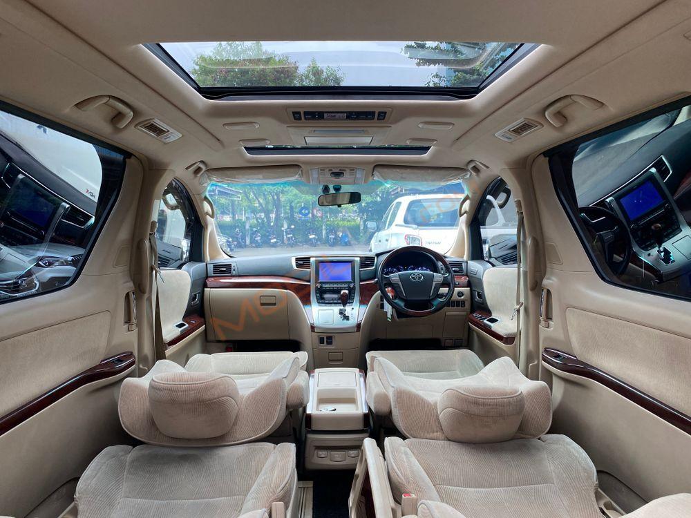 Mobil Toyota Alphard 2010