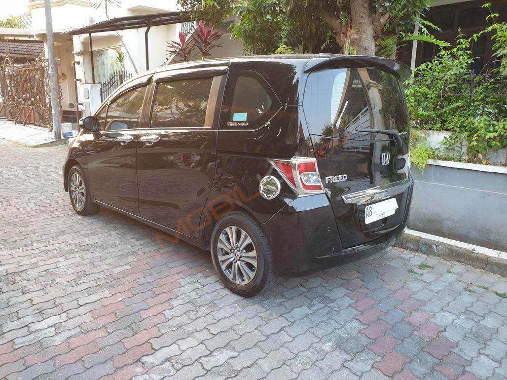 Mobil Honda Freed 2012