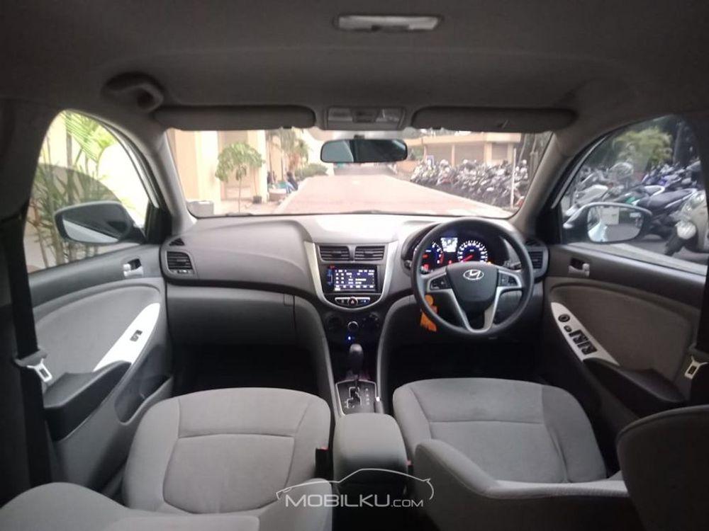 Mobil Hyundai Avega 2014