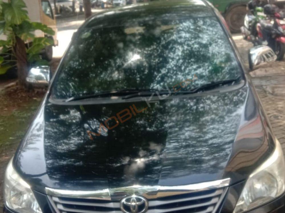 Mobil Toyota Kijang Innova 2011
