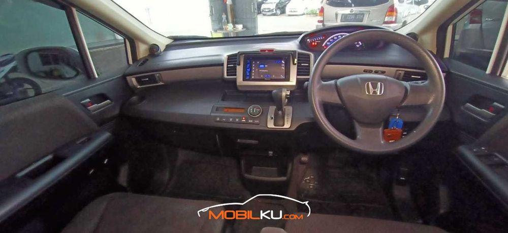 Mobil Honda Freed 2013