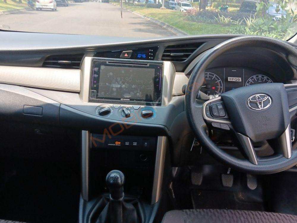 Mobil Toyota Kijang Innova 2021