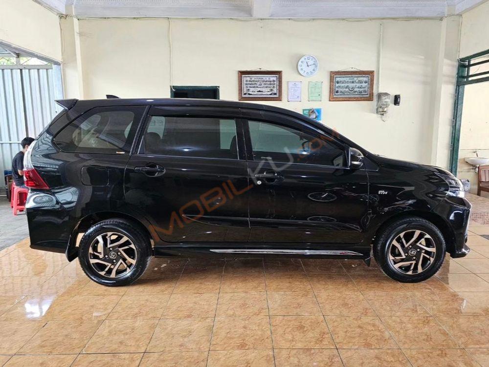Mobil Toyota Avanza 2021