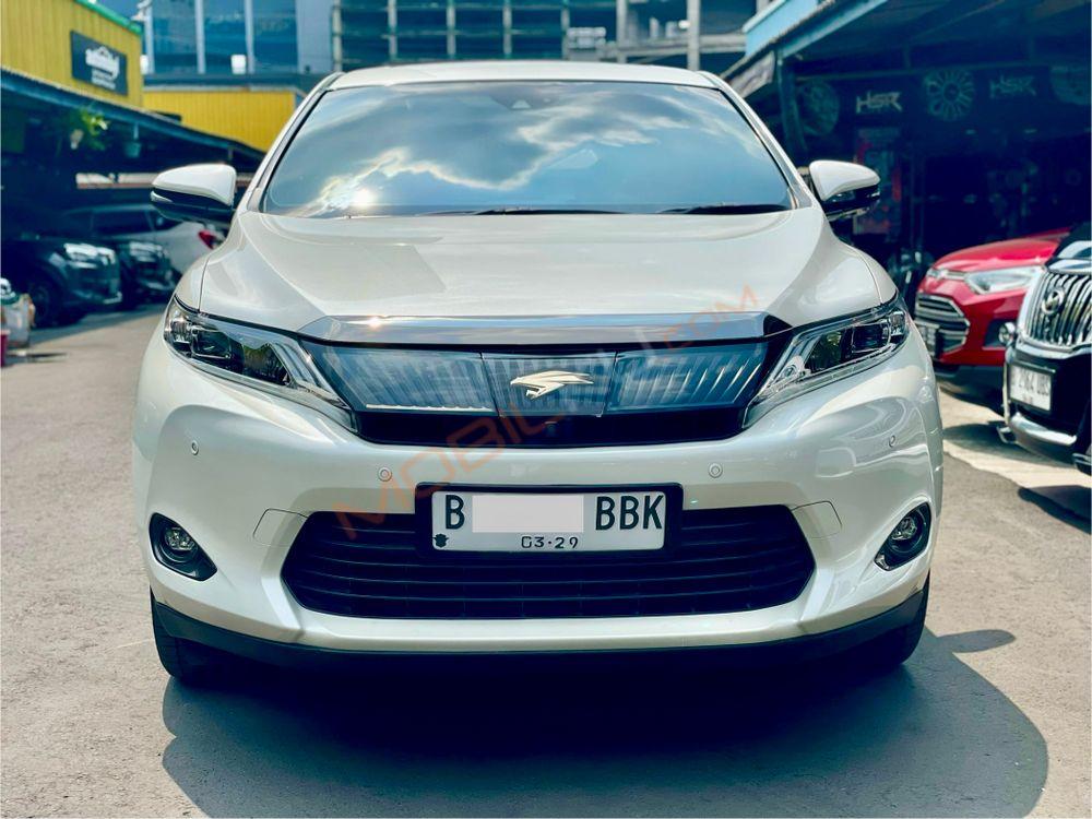 Mobil Toyota Harrier 2014