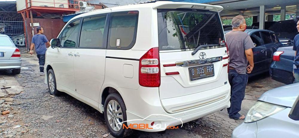 Mobil Toyota Nav1 2015