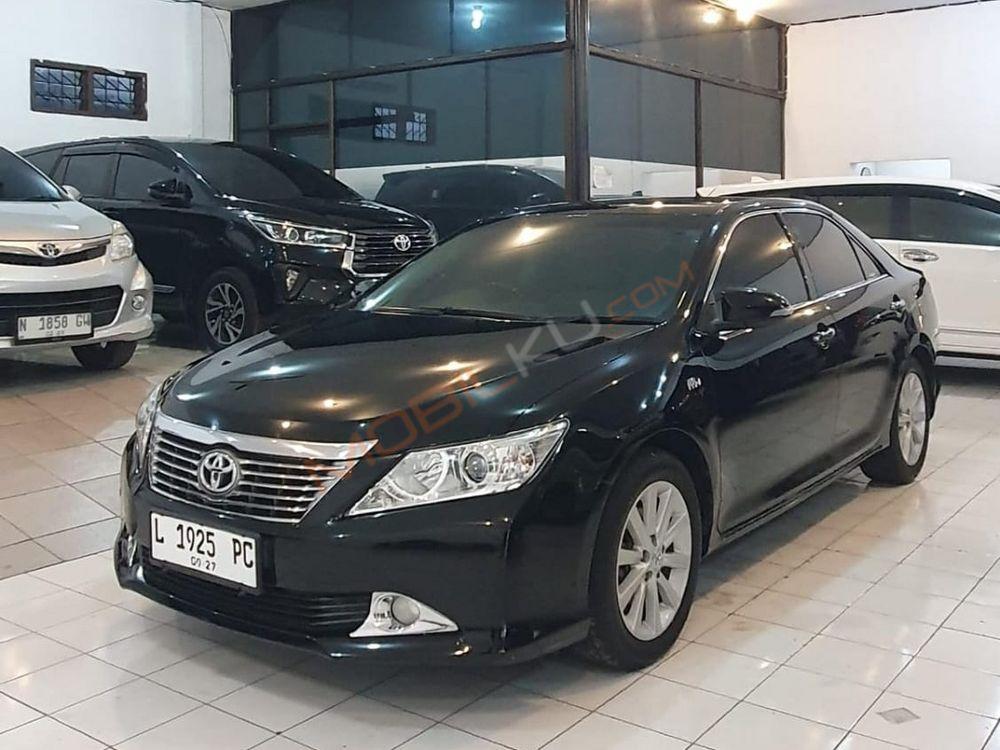 Mobil Toyota Camry 2012