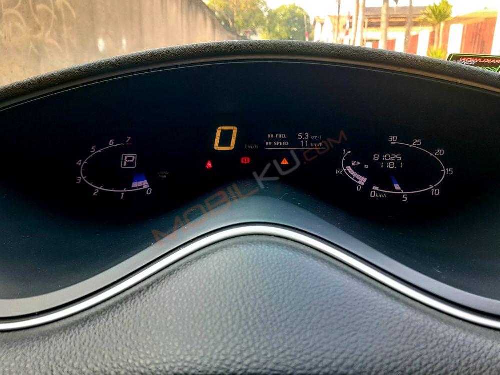 Mobil Nissan Serena 2016