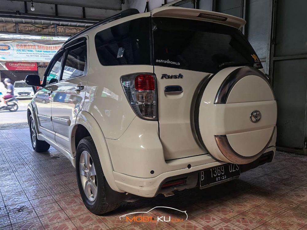 Mobil Toyota Rush 2013