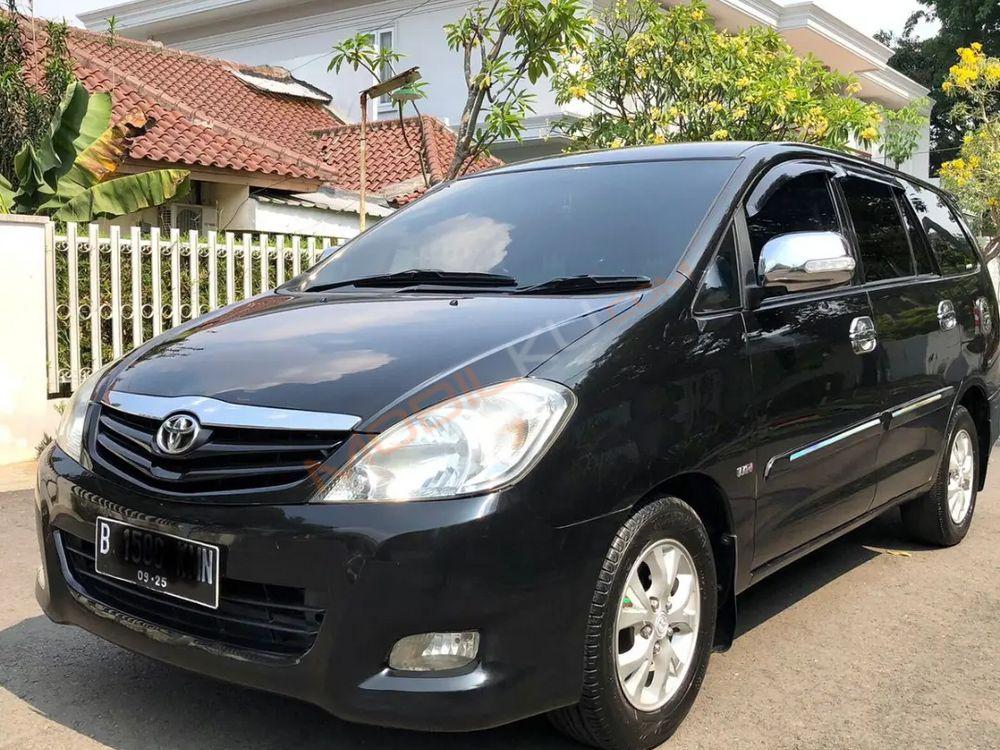 Mobil Toyota Kijang Innova 2011