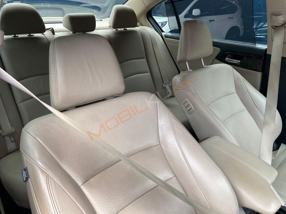 Mobil Honda Accord 2013