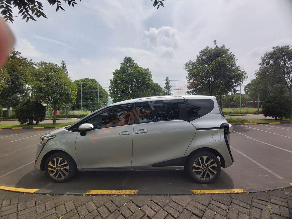 Mobil Toyota Sienta 2017
