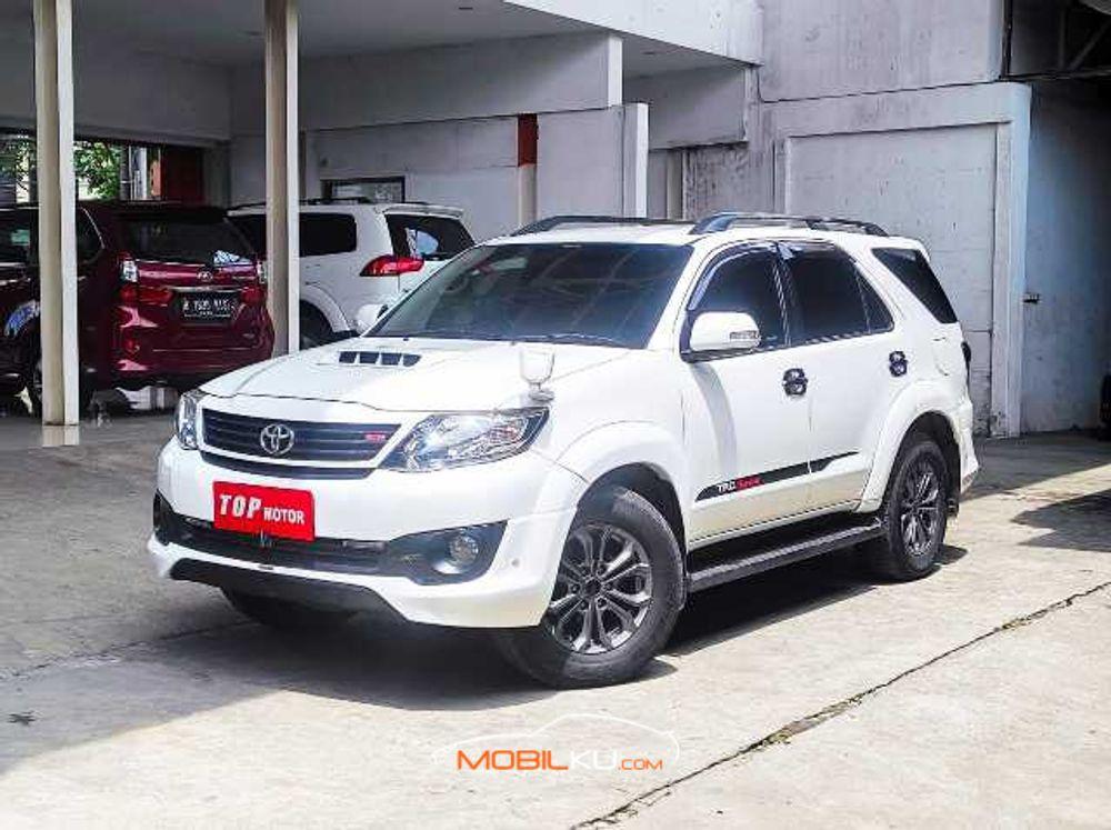 Mobil Toyota Fortuner 2015