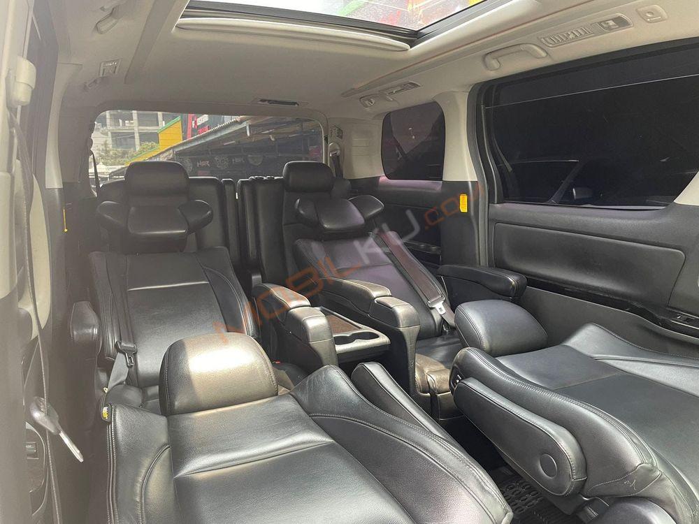 Mobil Toyota Vellfire 2014