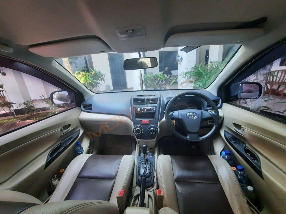 Mobil Toyota Avanza 2012