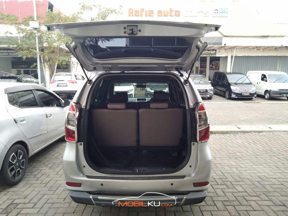 Mobil Daihatsu Xenia 2016