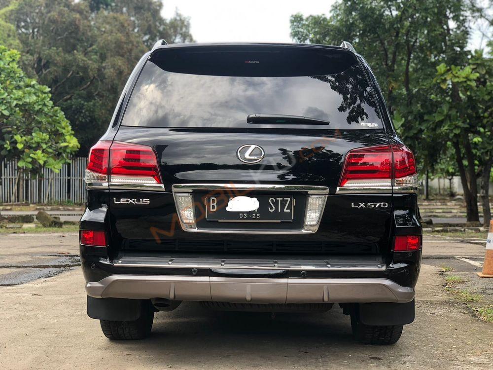 Mobil Lexus LX 2010