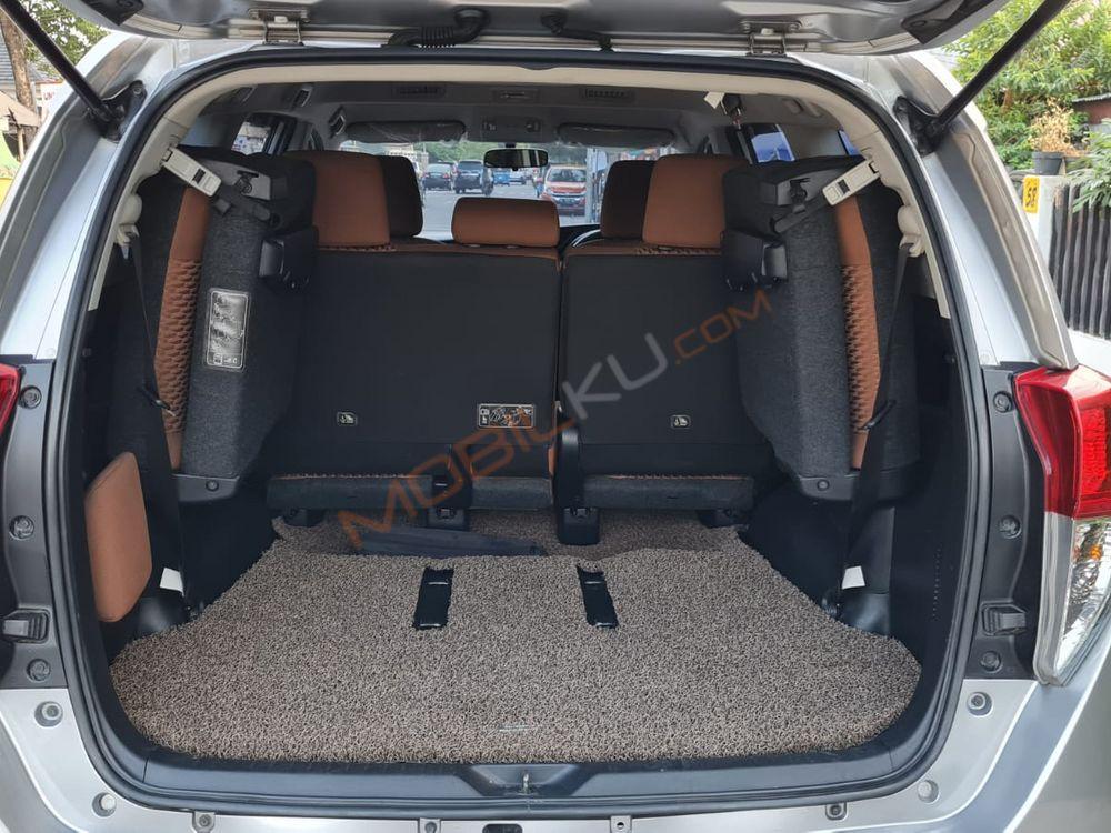 Mobil Toyota Kijang Innova 2017