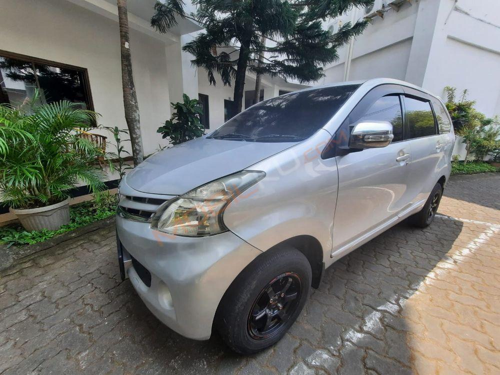 Mobil Toyota Avanza 2012