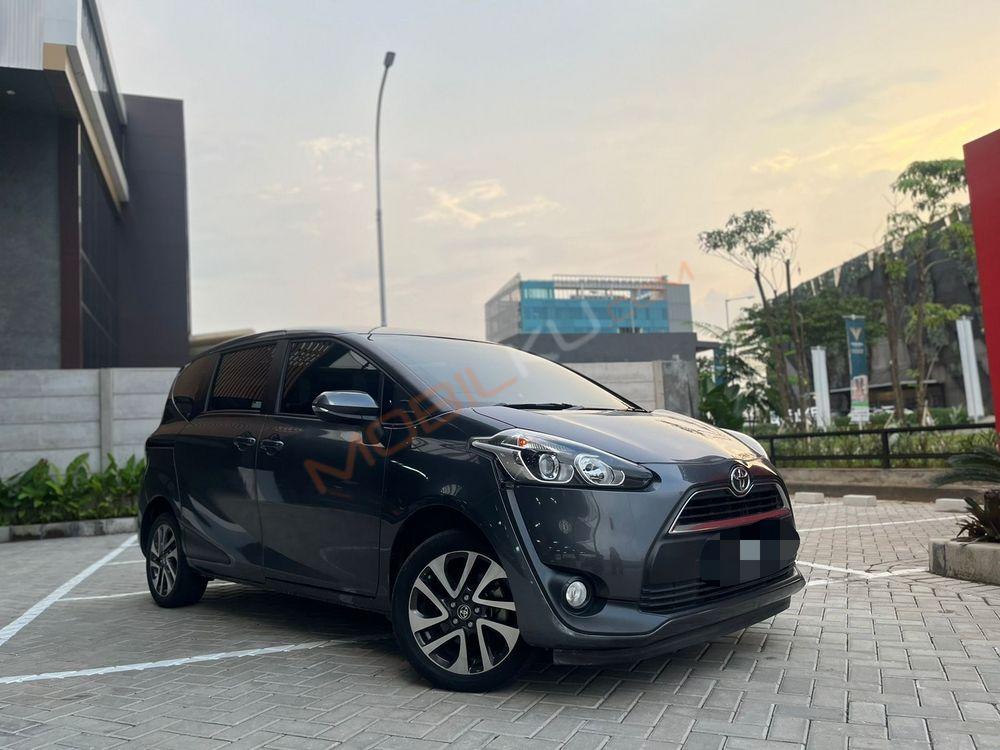 Mobil Toyota Sienta 2018