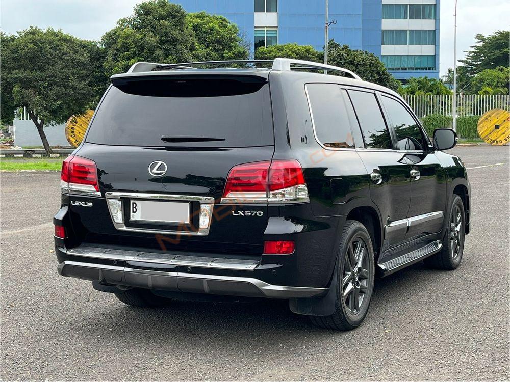 Mobil Lexus LX 2015