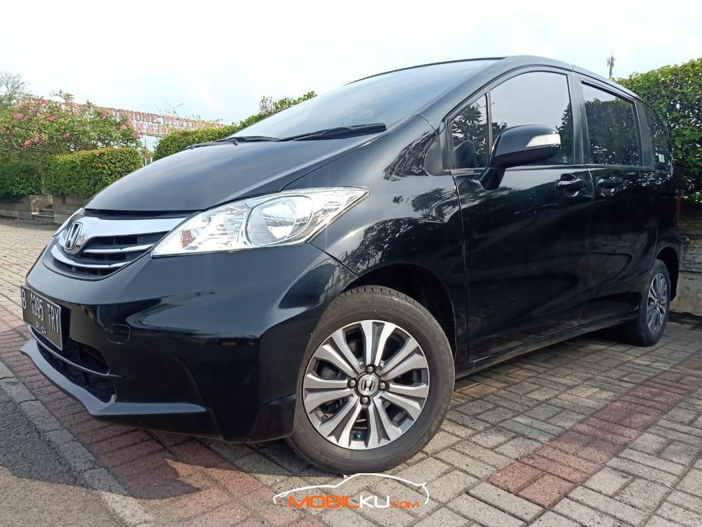 Mobil Honda Freed 2013