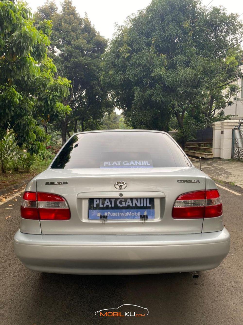 Mobil Toyota Corolla 2000
