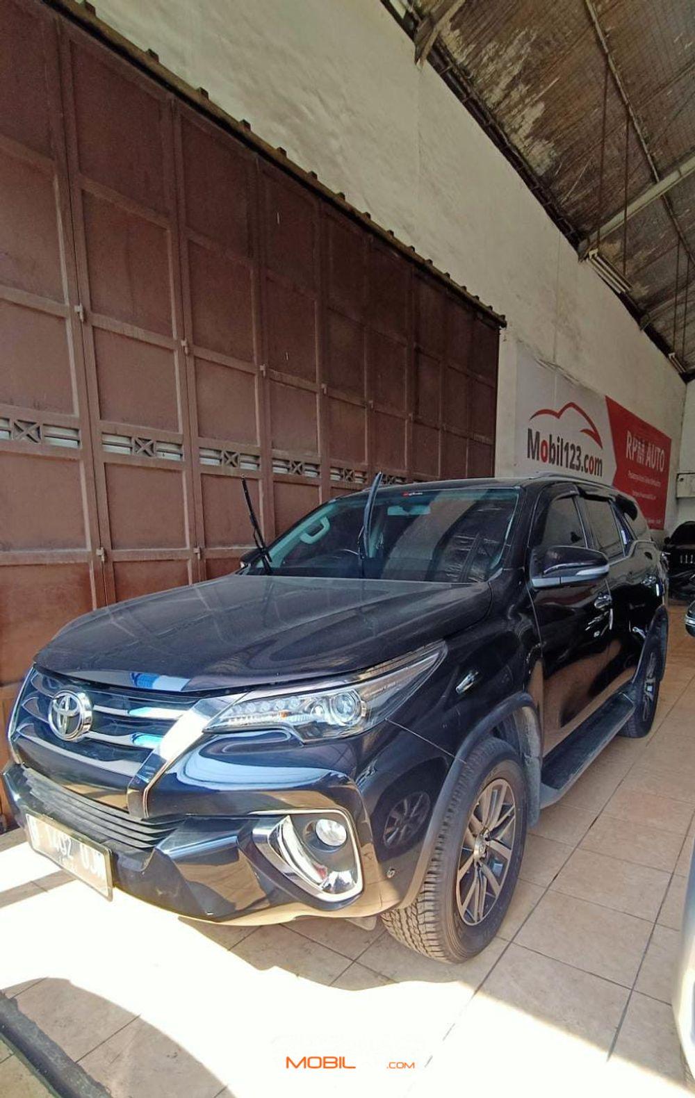 Mobil Toyota Fortuner 2016
