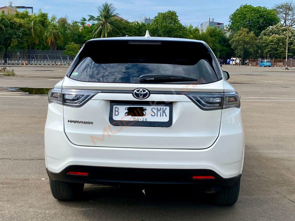 Mobil Toyota Harrier 2015