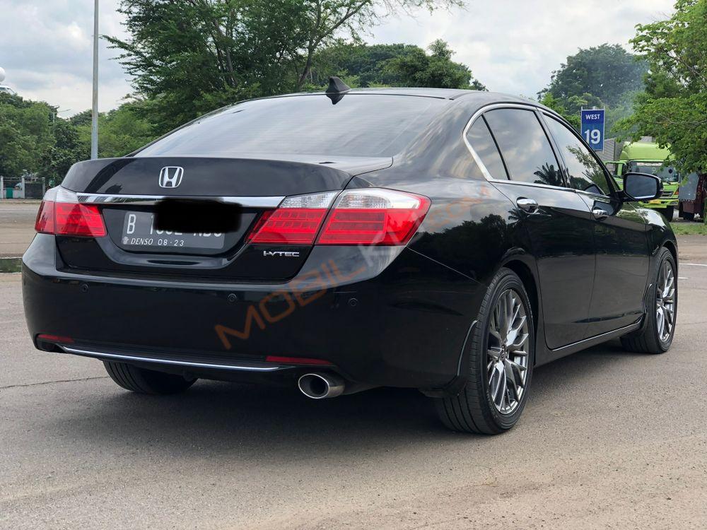 Mobil Honda Accord 2013