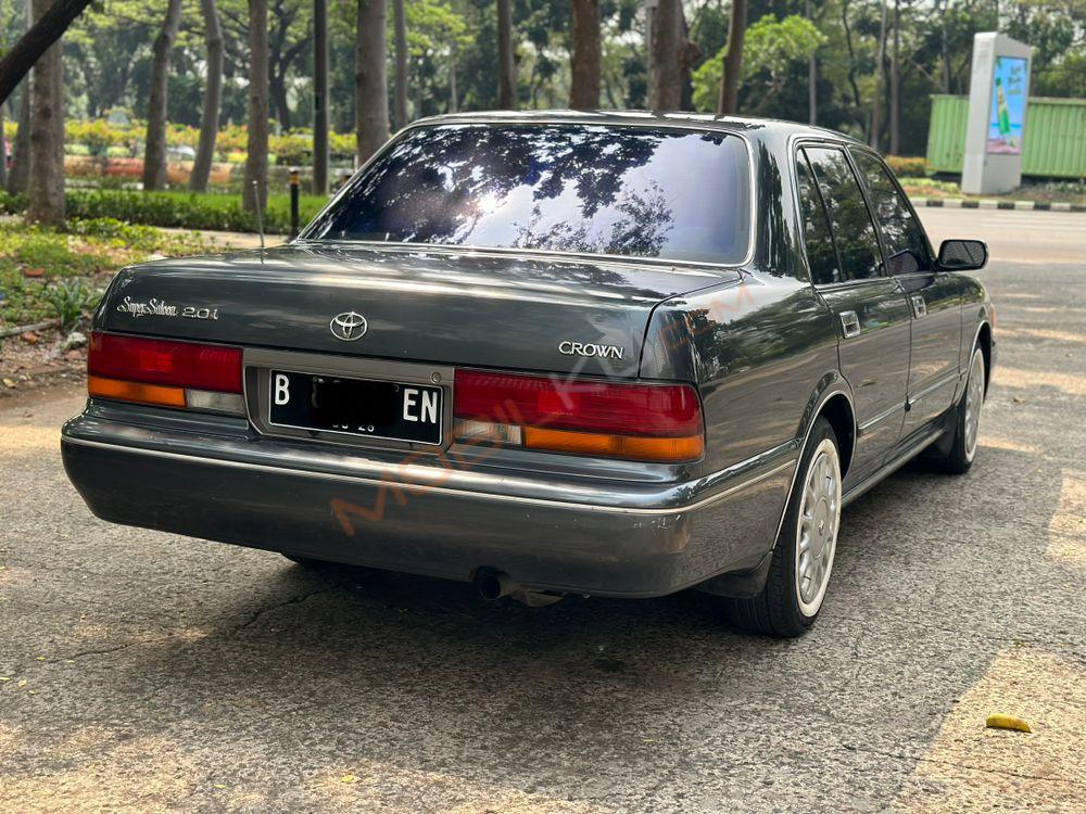 Mobil Toyota Crown 1995
