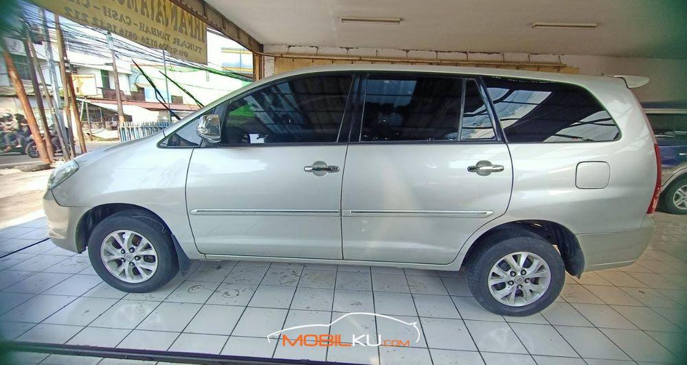 Mobil Toyota Kijang Innova 2007