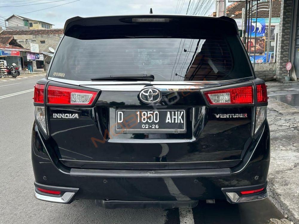 Mobil Toyota Kijang Innova 2018