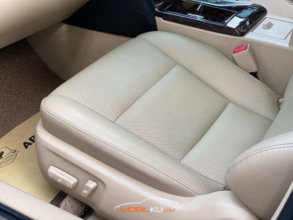 Mobil Toyota Camry 2012