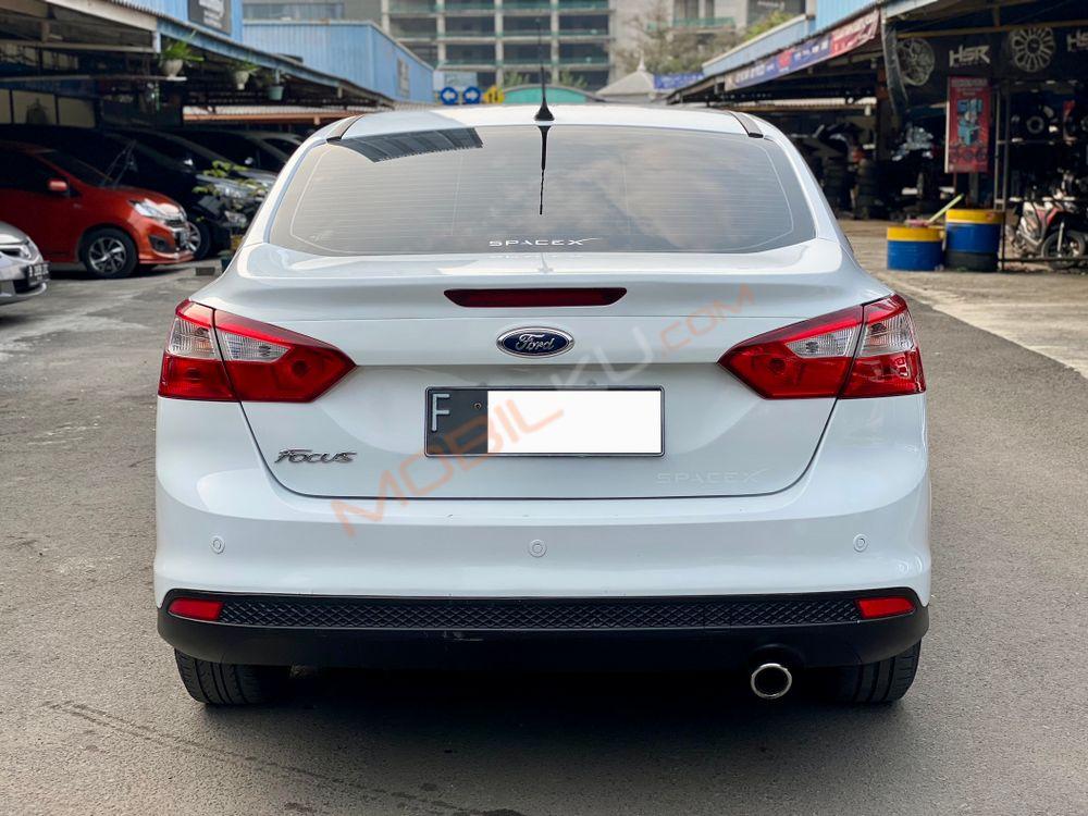 Mobil Ford Focus 2013