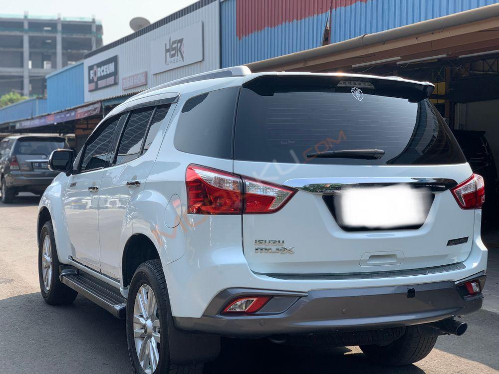 Mobil Isuzu MU-X 2017