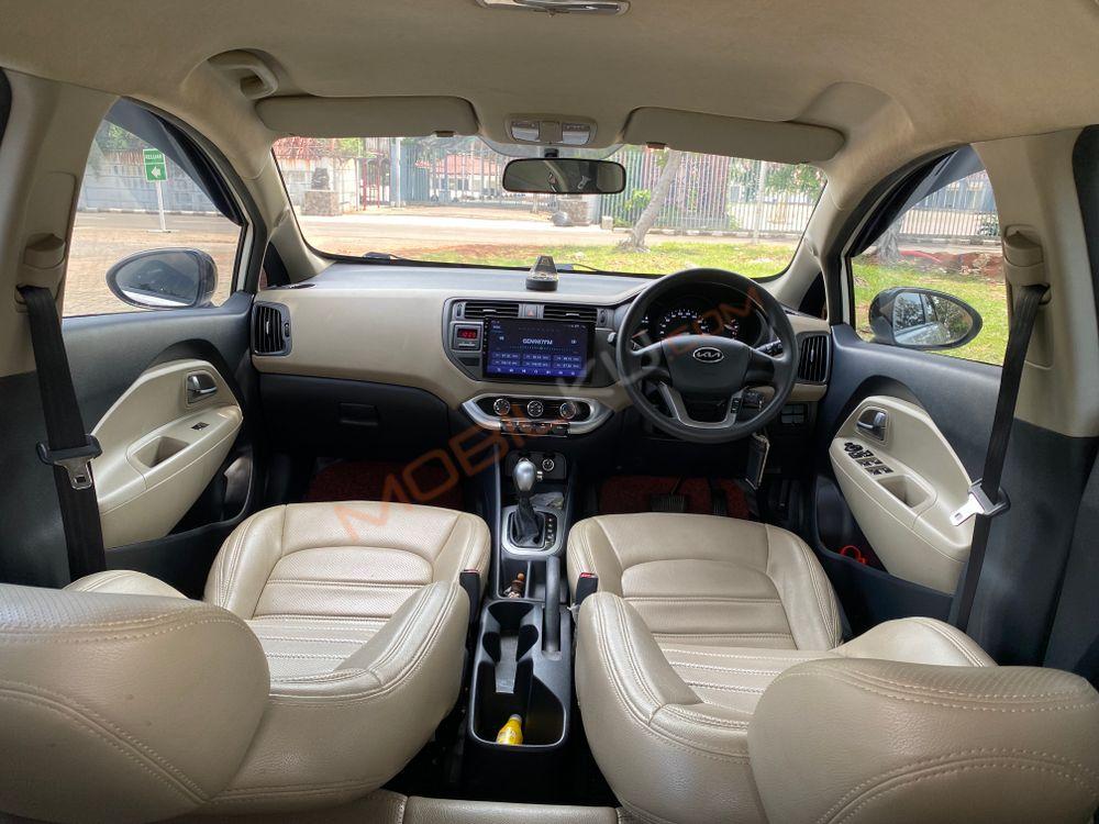 Mobil Kia Rio 2014