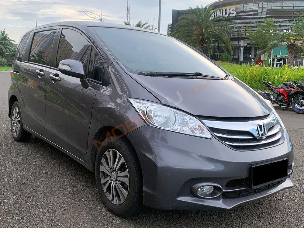 Mobil Honda Freed 2013