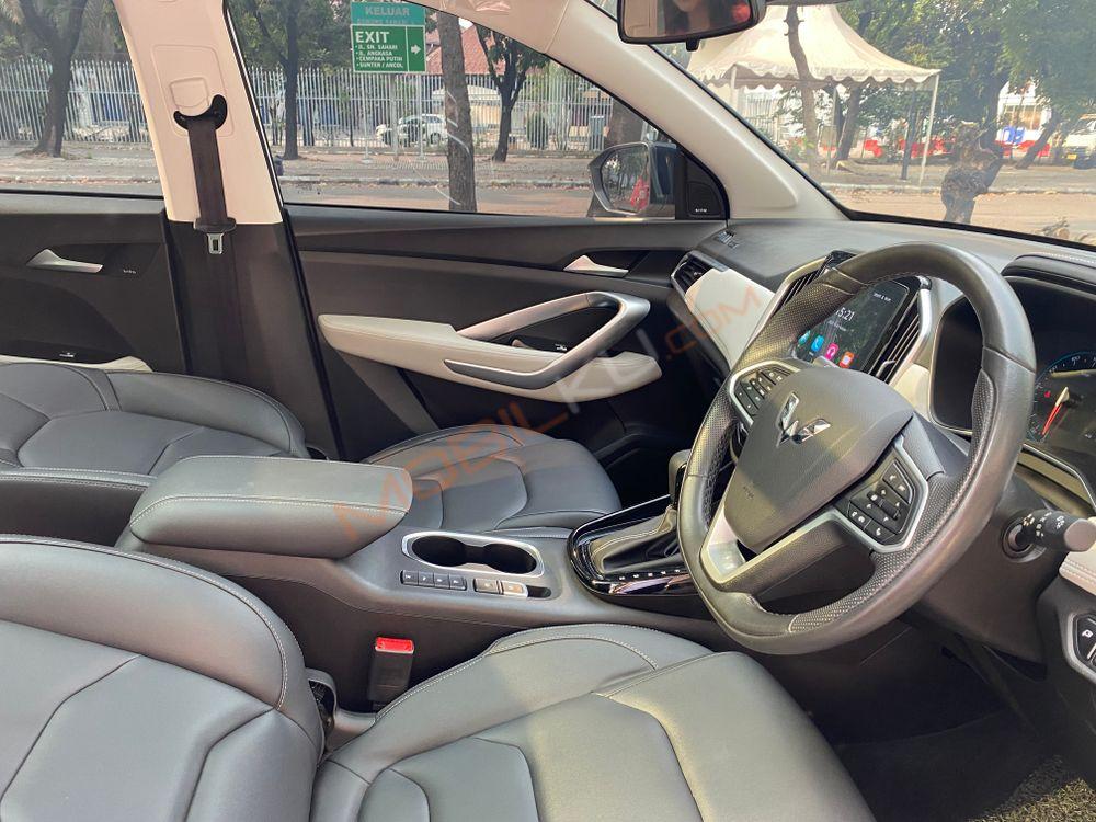 Mobil Wuling Almaz 2022